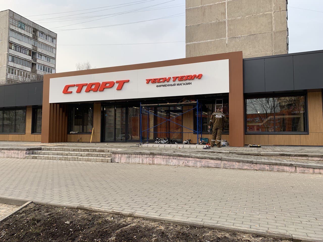 Монтаж вывесок